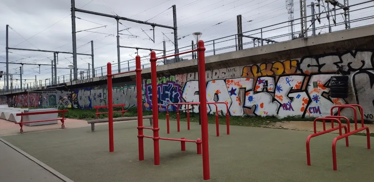 Le parc de street workout rue d'Aubervilliers / Crimée